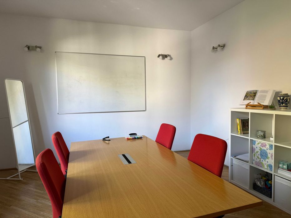 Spații pentru educație, workshopuri și consiliere