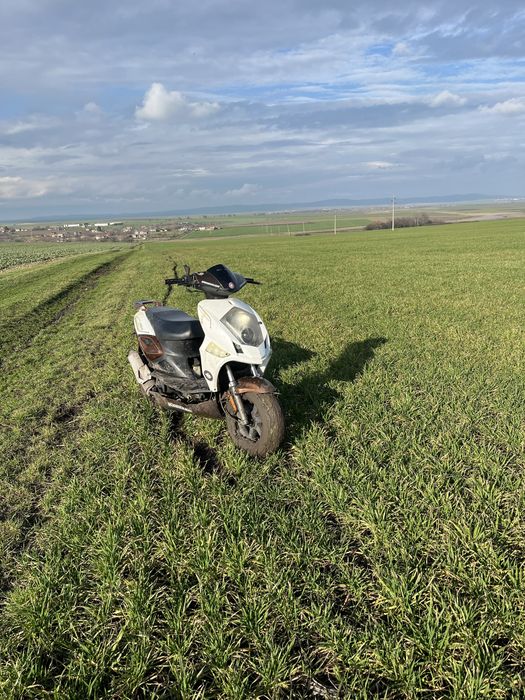 Продавам 2 скутера без документи