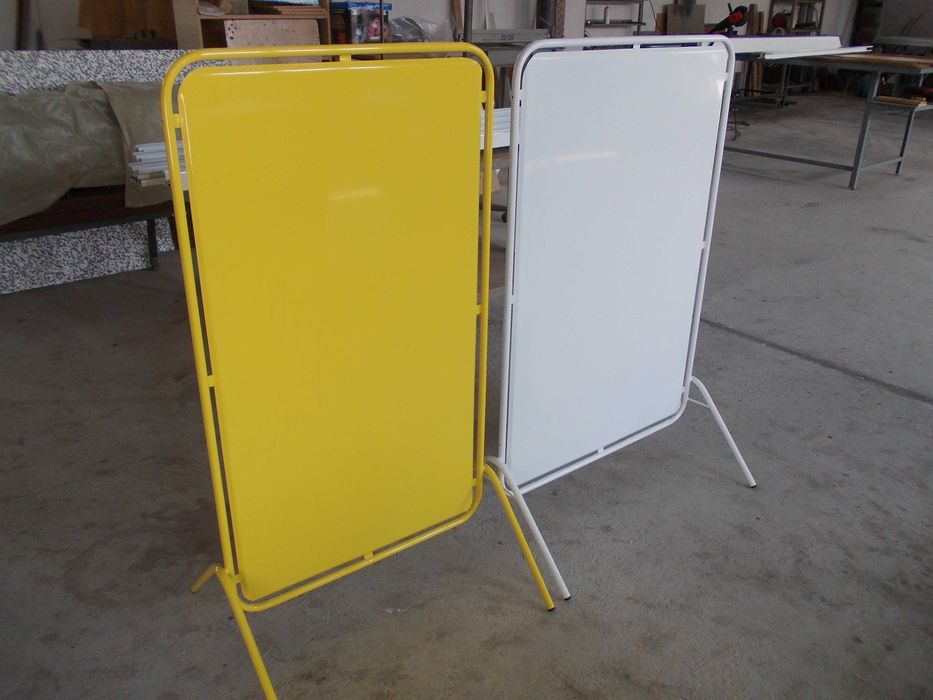 Метална табела тротоарна