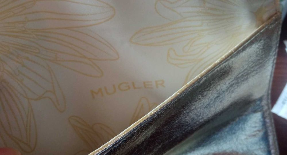 Чанта малка Thierry Mugler златиста металик с Карта MUGLER THE CIRCLE