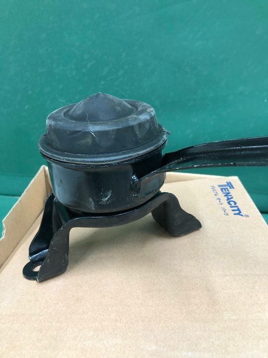 Подушка двигателя Tenacity