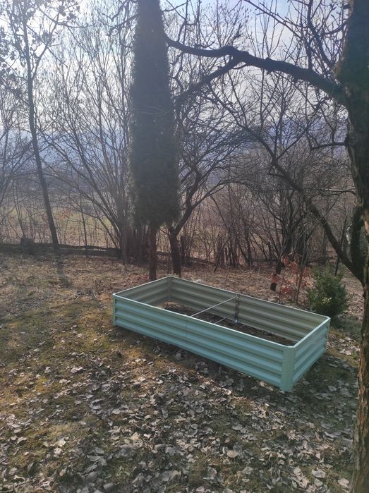 Vând strat înălțat de grădină