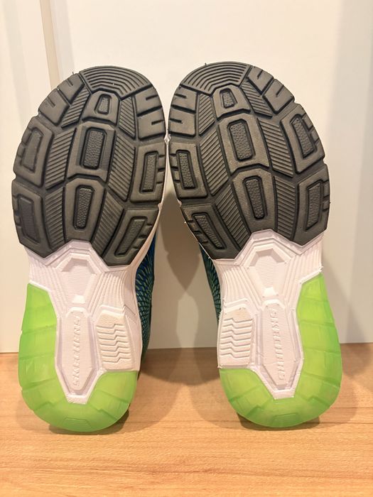 Sketchers маратонки за момче 35 номер