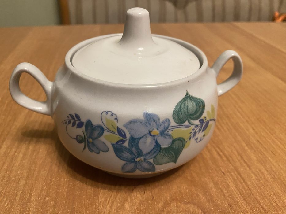 Продаю сахарницу керамическую