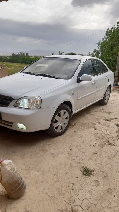 Lacceti Kapot radnoy aybi kuringan shu bitta burchak ozgina qayrilgan