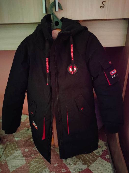 Куртка бренда supreme,