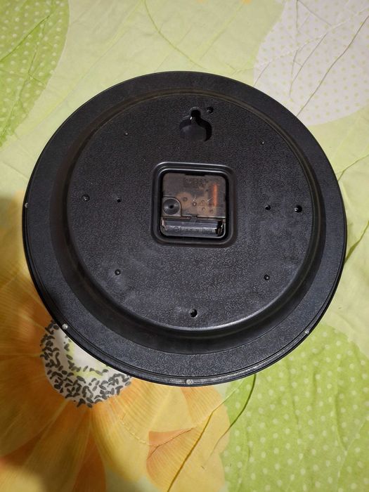 Часы настенные новые