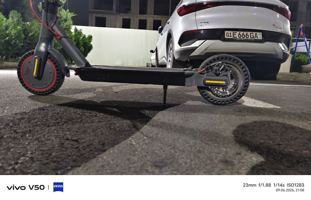 Электросамокат Xiaomi Mi Electric Scooter (на литых колесах)