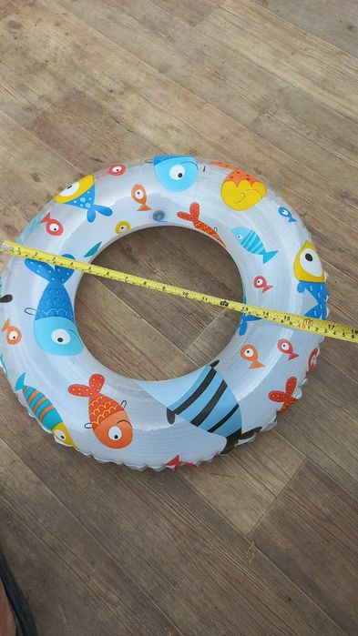 Бассейн надувной детский с игрушками