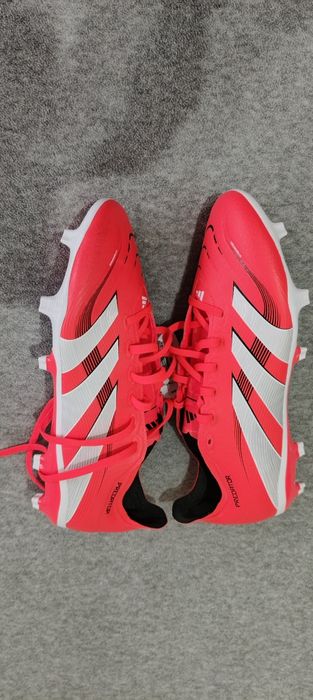 Ghete fotbal Adidas Predator