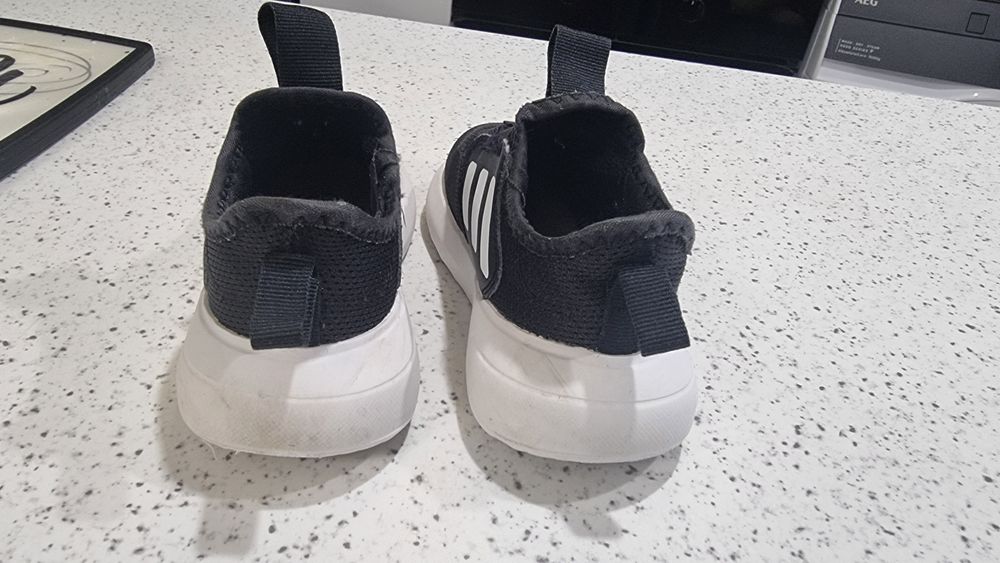 Детски маратонки адидас за момче