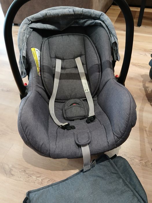 Продавам бебешка количка lorelli sena 3 в 1