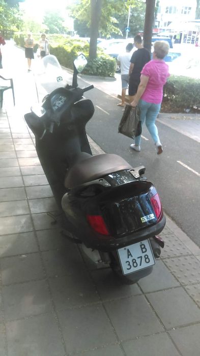 Продавам мотоциклет (скутер) Honda Pantheon 150