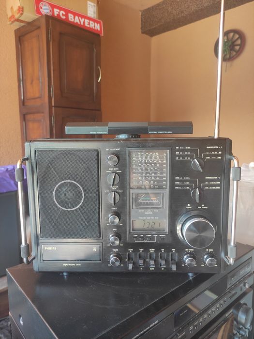 Philips model: A990
