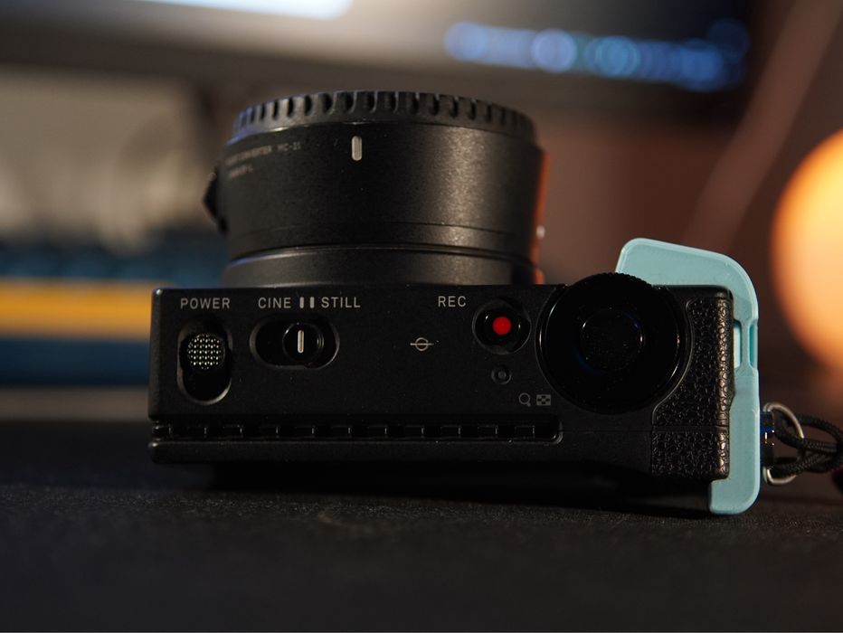 Sigma fp  (снимает raw video)