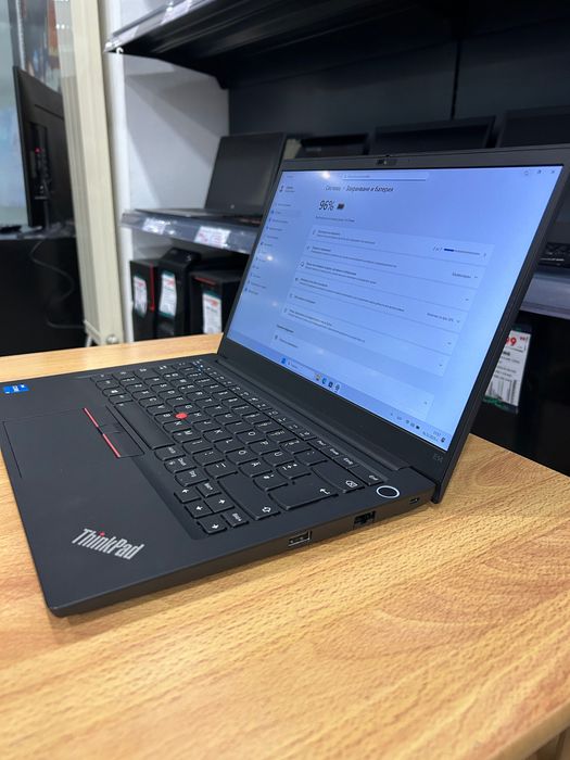 Като нов! Лаптоп Lenovo ThinkPad E14 Ryzen 7/40GB/512GB с 3 мес. гар.