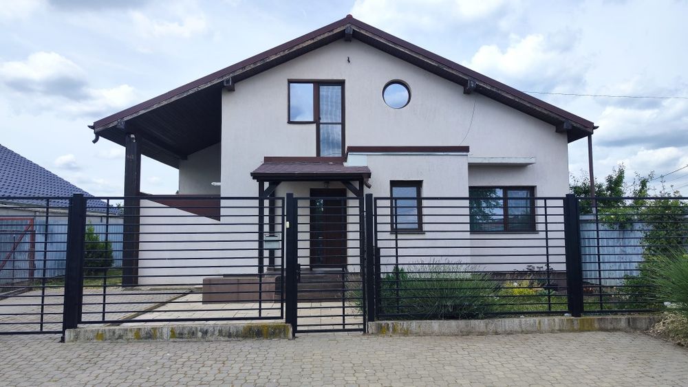 Proprietar vând casa P+M in Zădăreni.