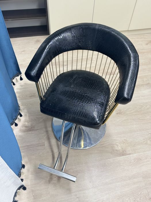 Продаю кресло парикмахнрское