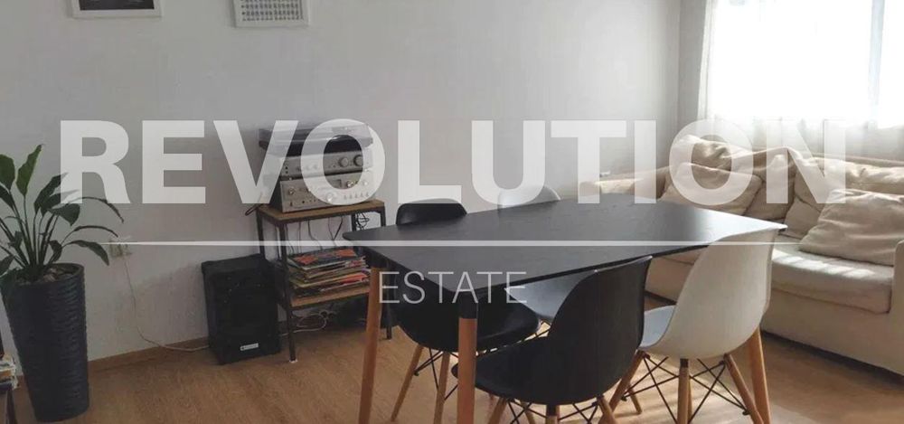 Тристаен апартамент в района на Център!