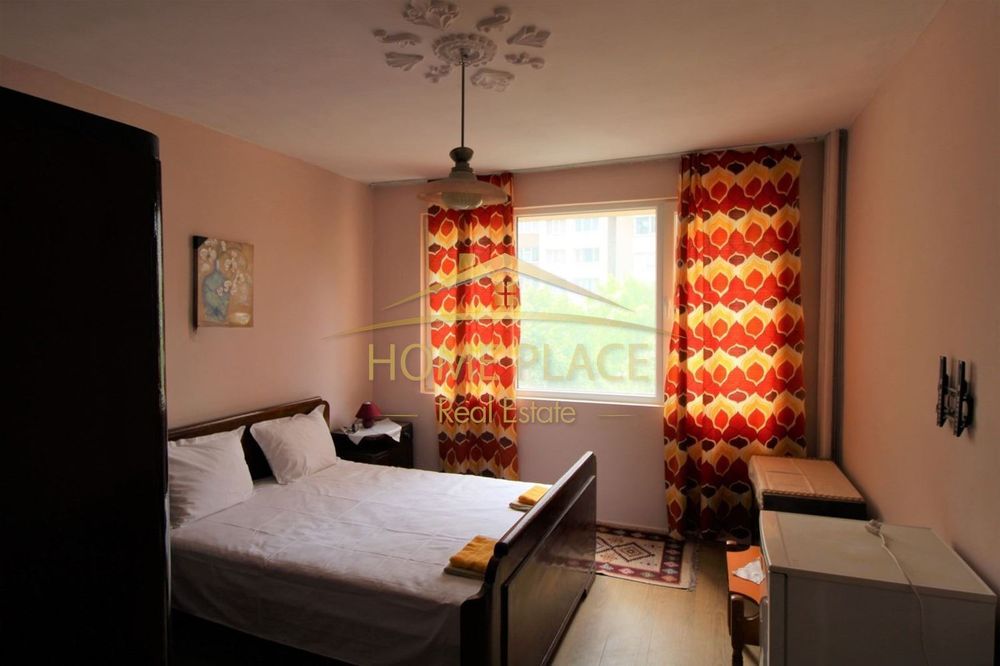 Просторен тристаен обзаведен апартамент до Спортна Зала.