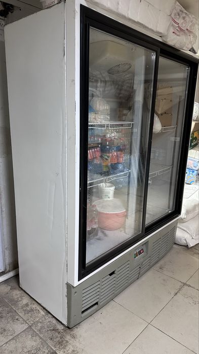 Продам Холодильник витрина