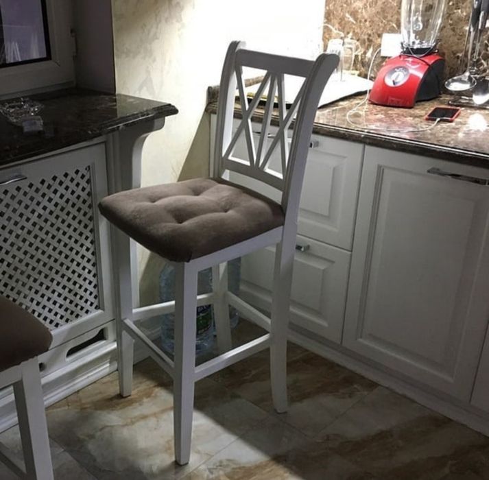 Барные стулья из дерева