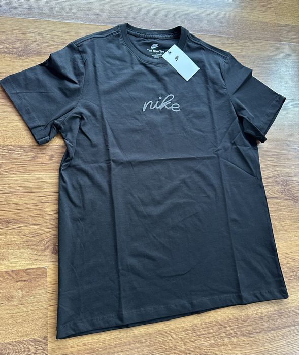 Мъжка,памучна,черна тениска Nike с бродирано,сиво лого