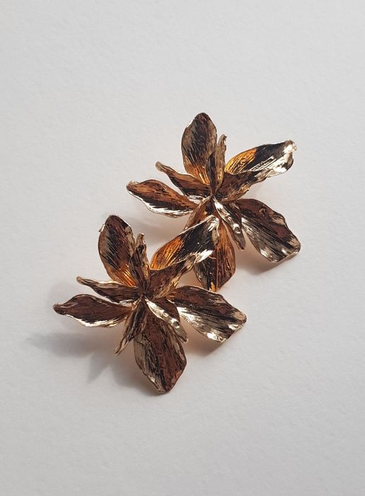 Продам серьги + в подарок красивая упаковка