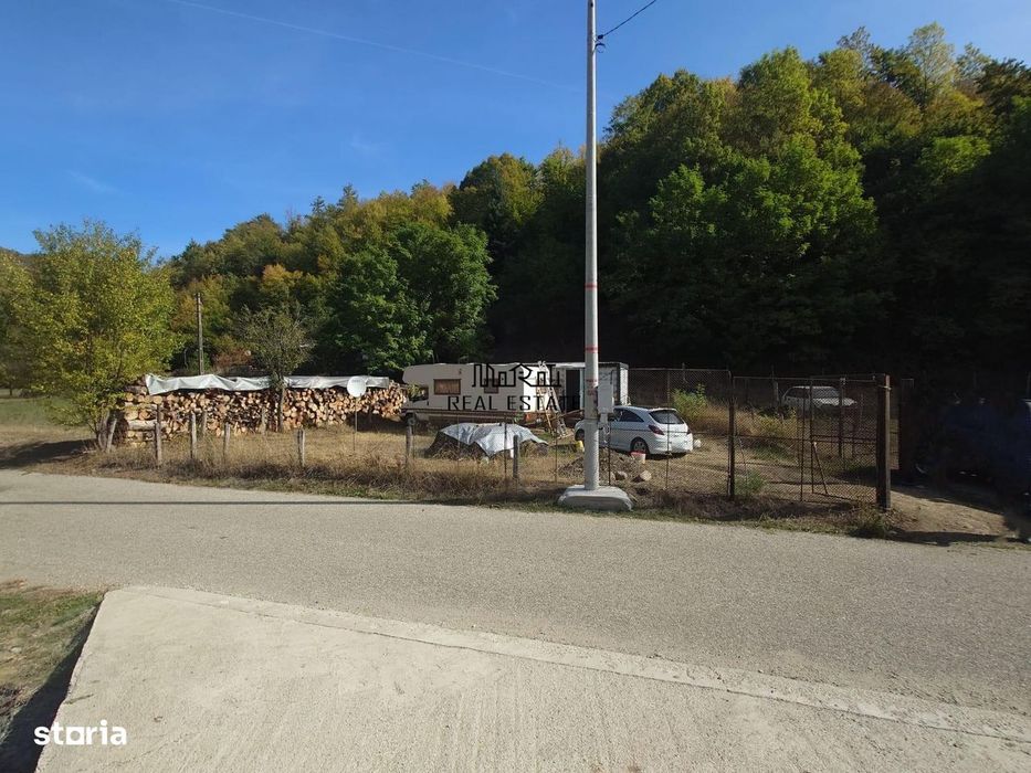 Teren intravilan de 317 mp, langa padure, container modular nou