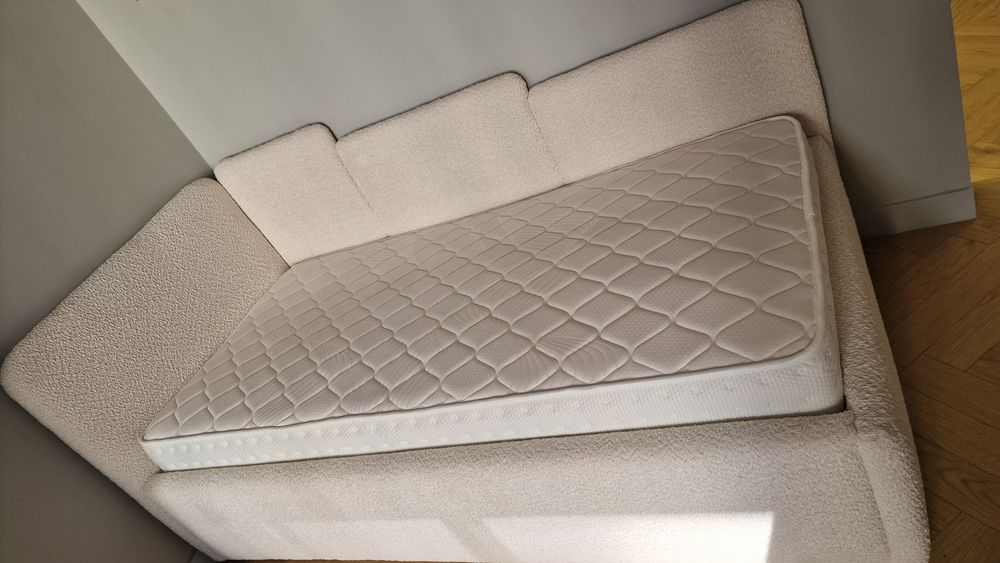 Кровать с матрасом