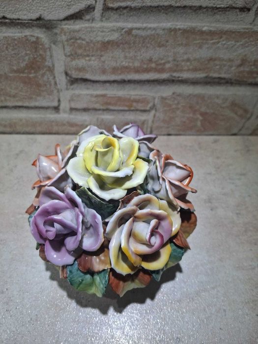 Set decorativ vaze cu flori din portelan