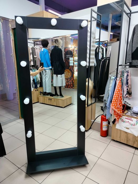 Зеркало с лампочками