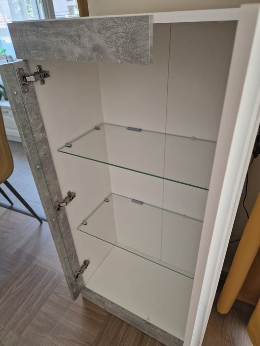 Бяла Витрина / Секция