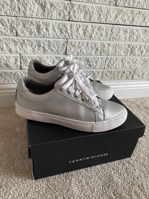 Tenisi tommy hilfiger piele