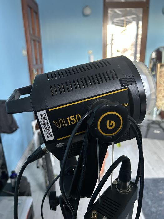 2 x Godox VL150 с кейсове и стативи