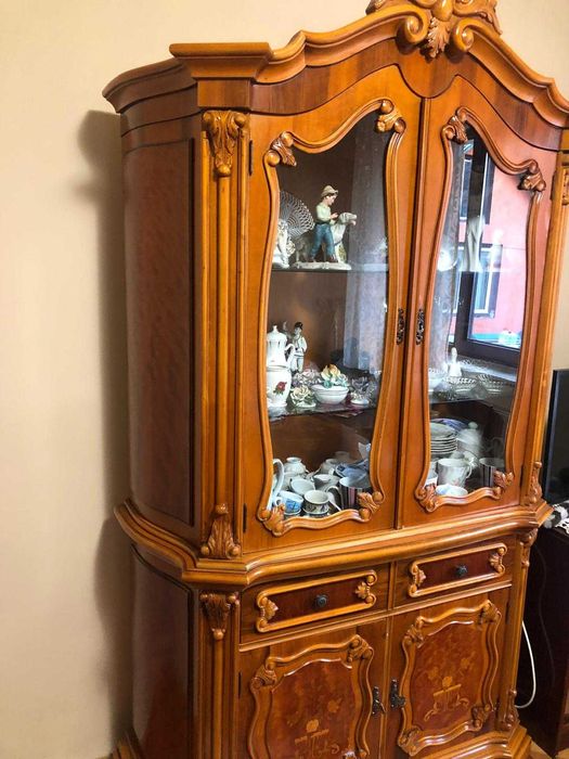 Mobilier din lemn masiv