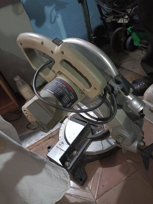 Торцовая пила CROWN