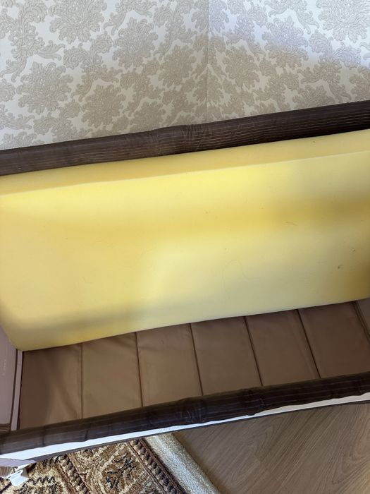 Манеж-кровать до 4-5 лет переносная.