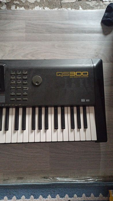 синтезатор-Yamaha QS300