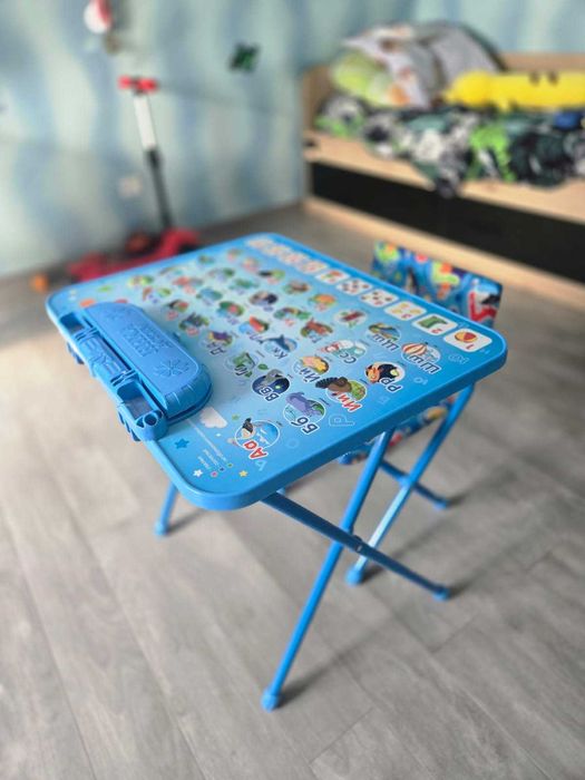 Срочно стол детский в отличном состоянии.