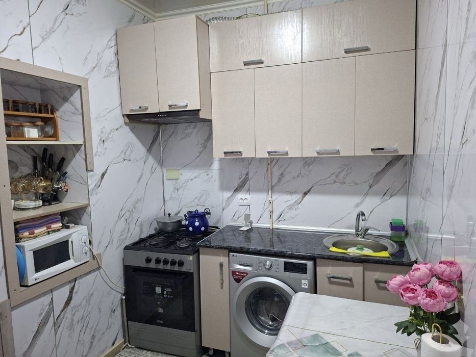 1 комнатная (38кв.м.) в 8 микрорайоне (Чинара) | переделанная в 2х ком