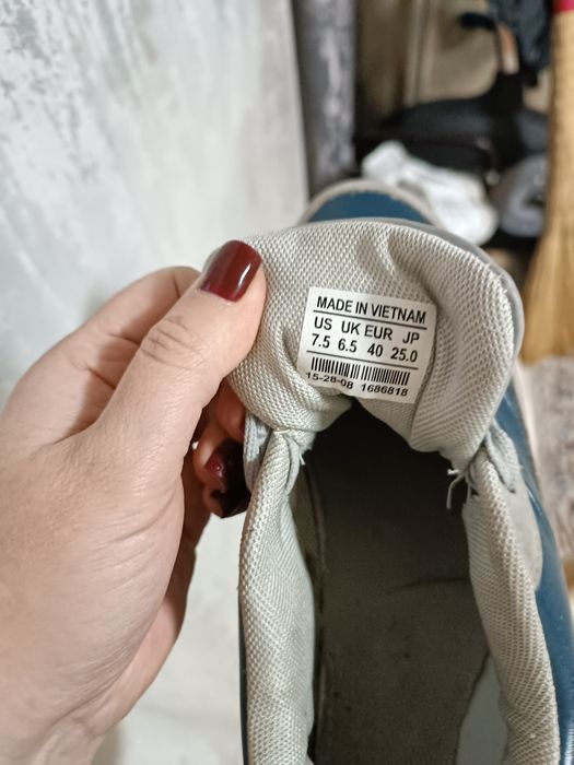 Кросовки даром находится в Караганде.