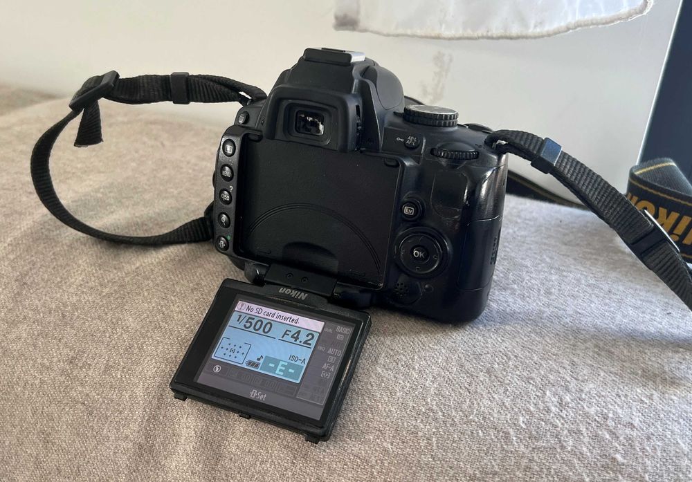 Aparat foto DSLR Nikon D5000 body, funcțional, fără accesorii