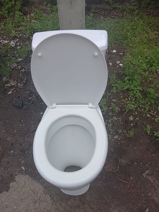 Продам унитаз в хорошем состоянии.
