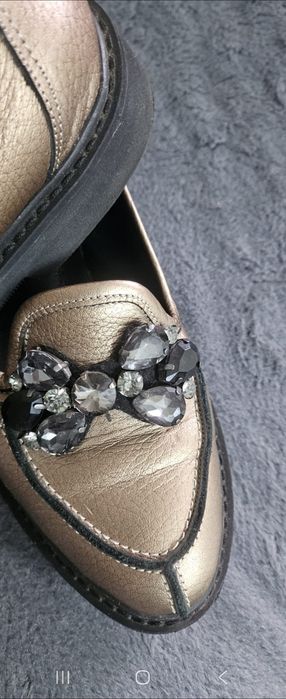 Pantofi piele metalizati si cu pietre.