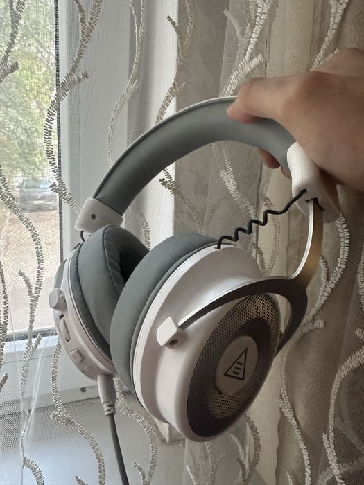 Продам игровые наушники с микрофоном