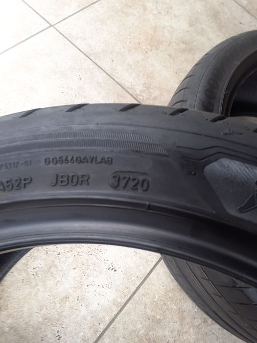 Vind două anvelope vara 245 40 r18