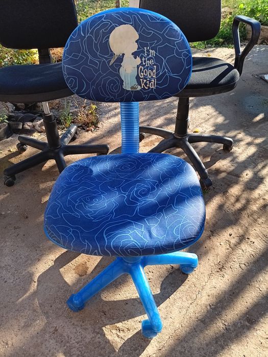 Продавам офис столове