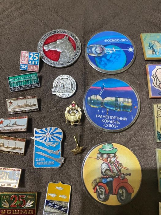 Продам коллекцию значков времен СССР