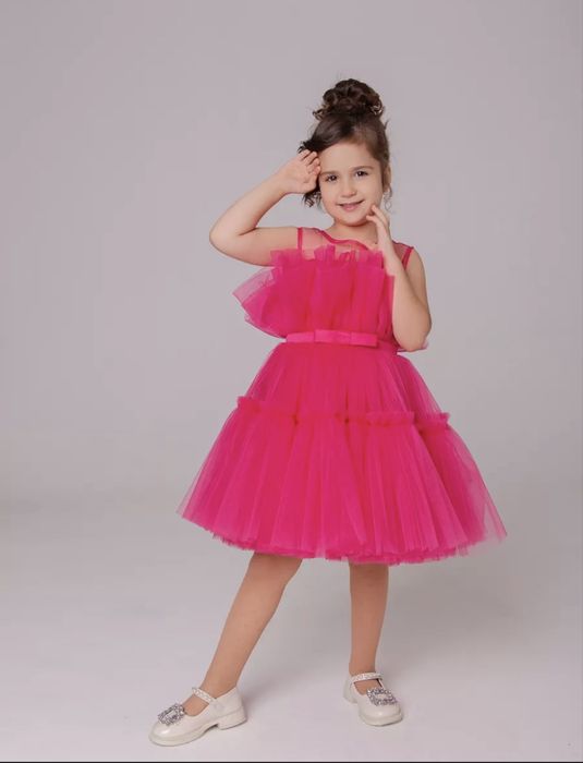 Пышное, красивое платье на девочку 6-7 лет.